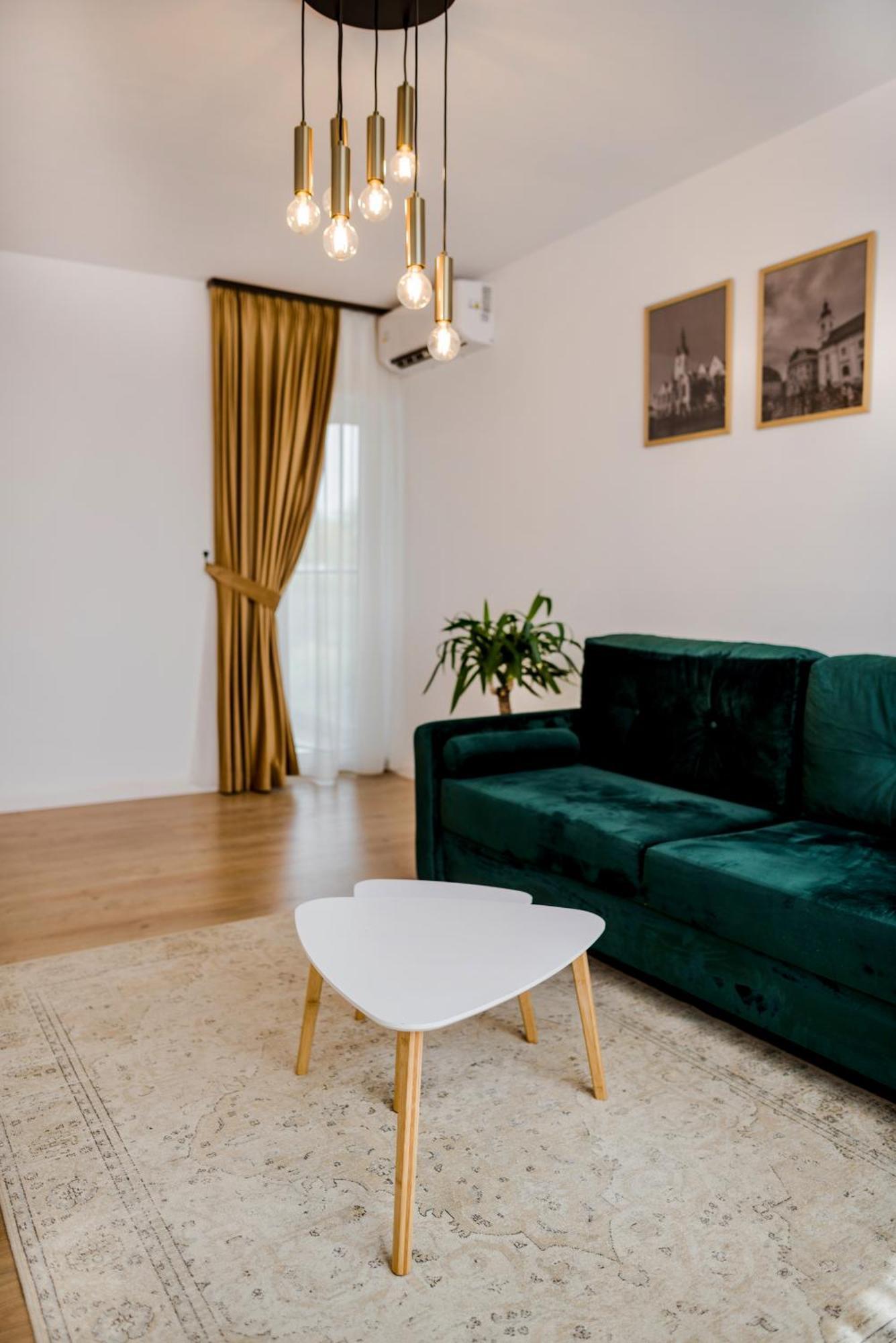 Amazing Mountain View Apartment Sibiu Esterno foto